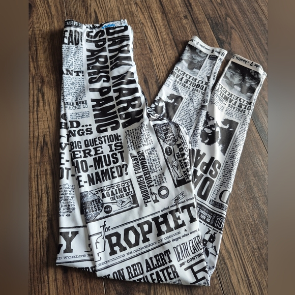 Blackmilk Daily Prophet Harry Potter leggings size small - Picture 2 of 4